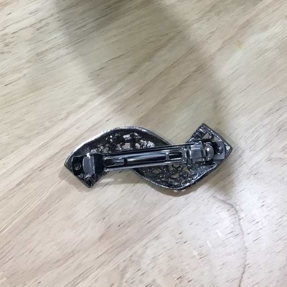 🌸 3/$25 Hair Clip - Picture 3 of 3